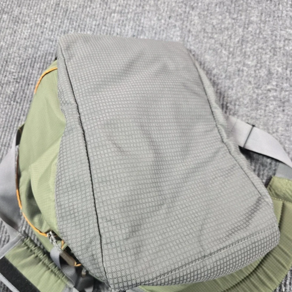 L.L. Bean Green Ripstop Duffle Bag Soft Case Adjustable Straps Men Travel Gym